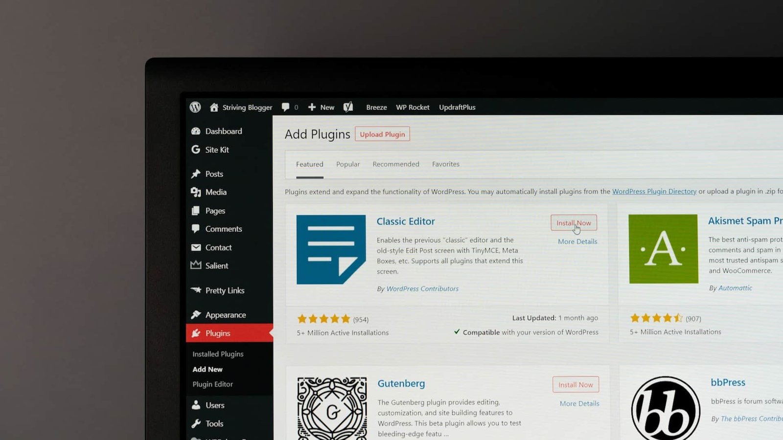 Hospedagem Napoleon vale a pena? Prós e Contras Review!