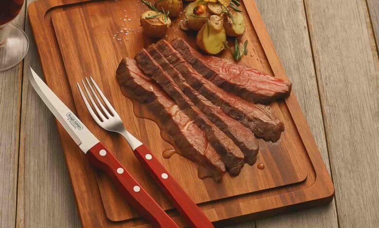 Achadinho da Shopee: Jogo de Talheres Jumbo Churrasco com Lâminas em Aço Inox e Cabos de Madeira Polywood Vermelho 12 Peças Tramontina, Confira!