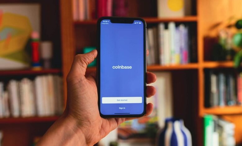 Coinbase anuncia negociação 24/7 para altcoins como SHIB e DOGE