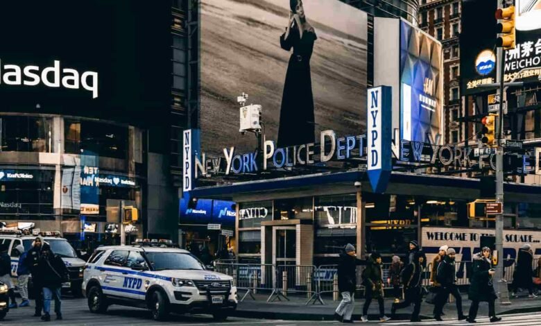 Nasdaq cai após Payroll reduzir chance de corte de juros nos EUA