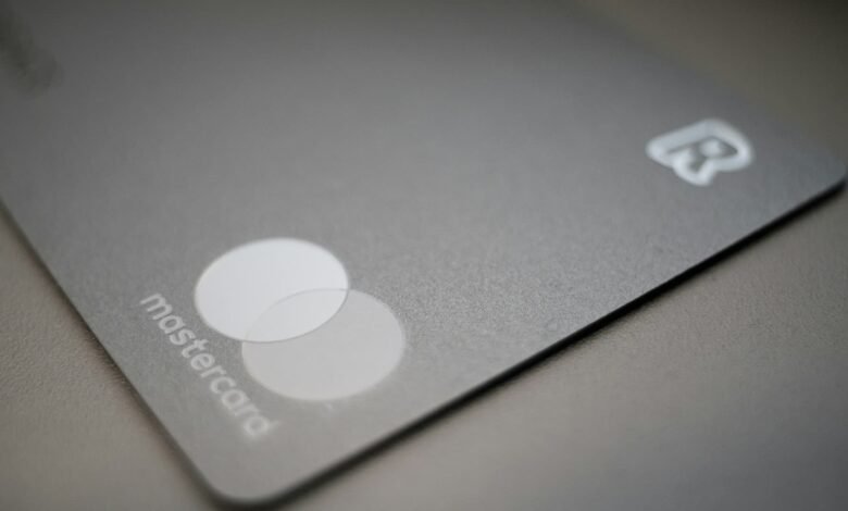 Revolut atinge valuation de US$ 75 bilhões com apoio de gigantes